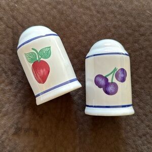Princess House Orchard Medley salt and pepper shaker